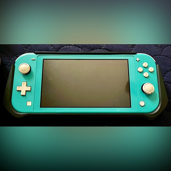 Nintendo Switch Lite with Zipper Case - Picture 7 of 8